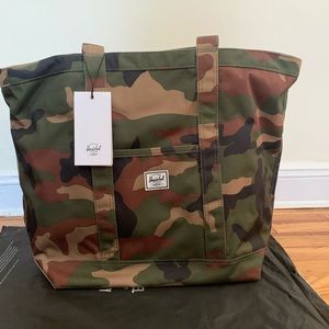 Herschel Bamfield Tote - Mid-Volume